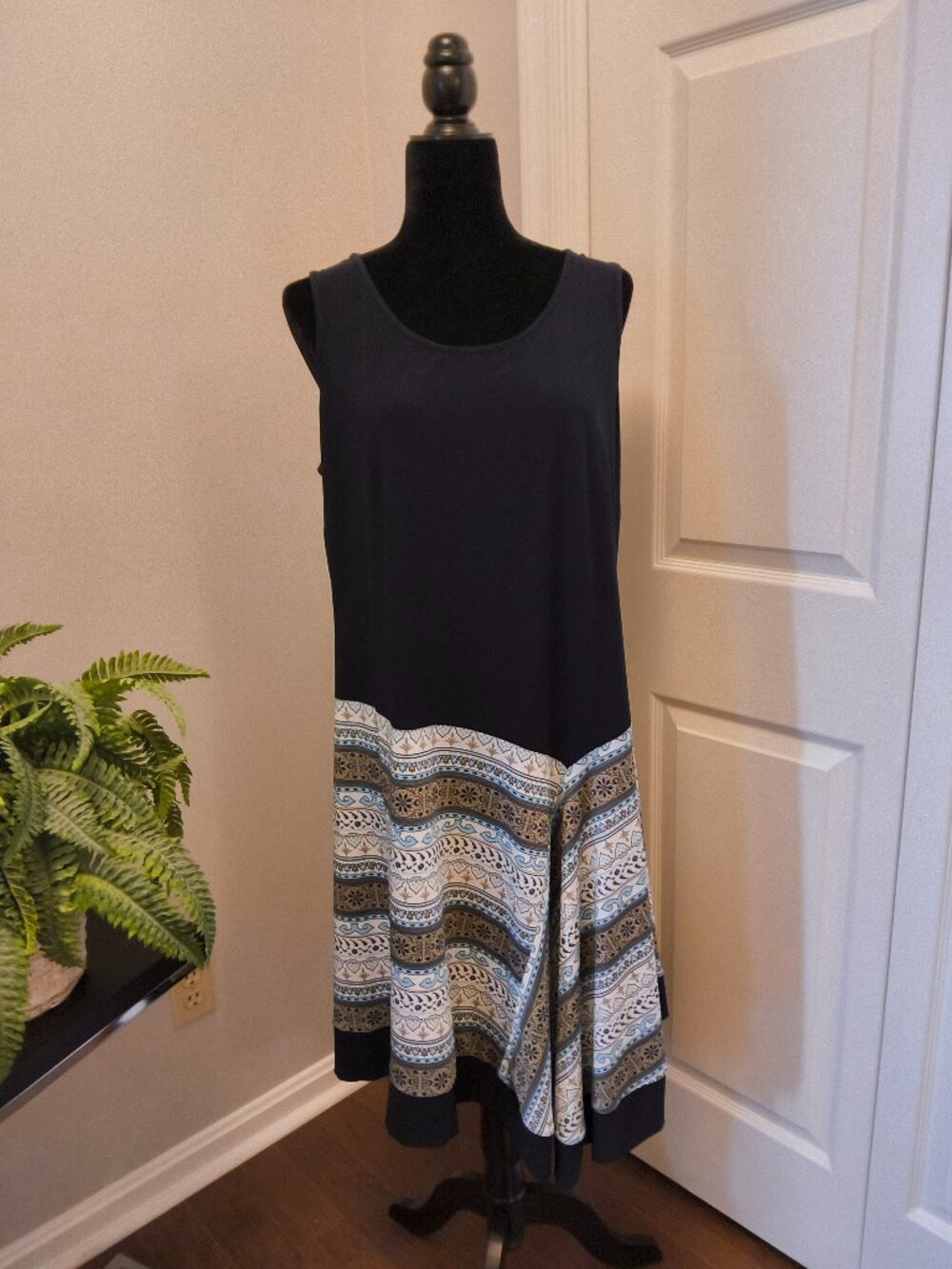 MSK Black and Printed Sleeveless Dress. Size 1x